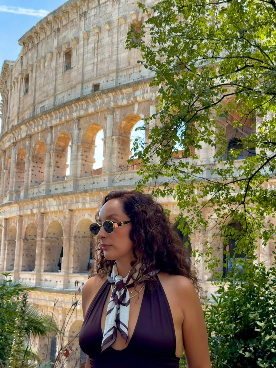Angie Hernández frente al Coliseo de Roma